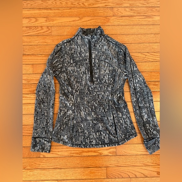 Lululemon Run Briskly 1/2 Zip size 8 - Picture 8 of 10
